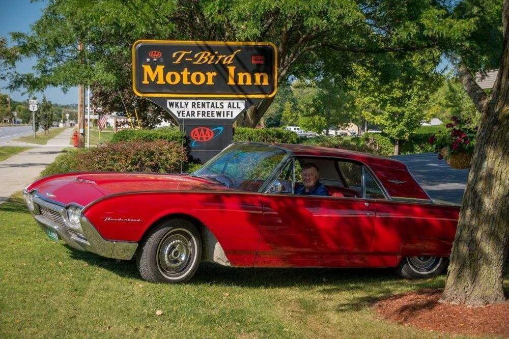 T-Bird Motor Inn 셜본 외부 사진