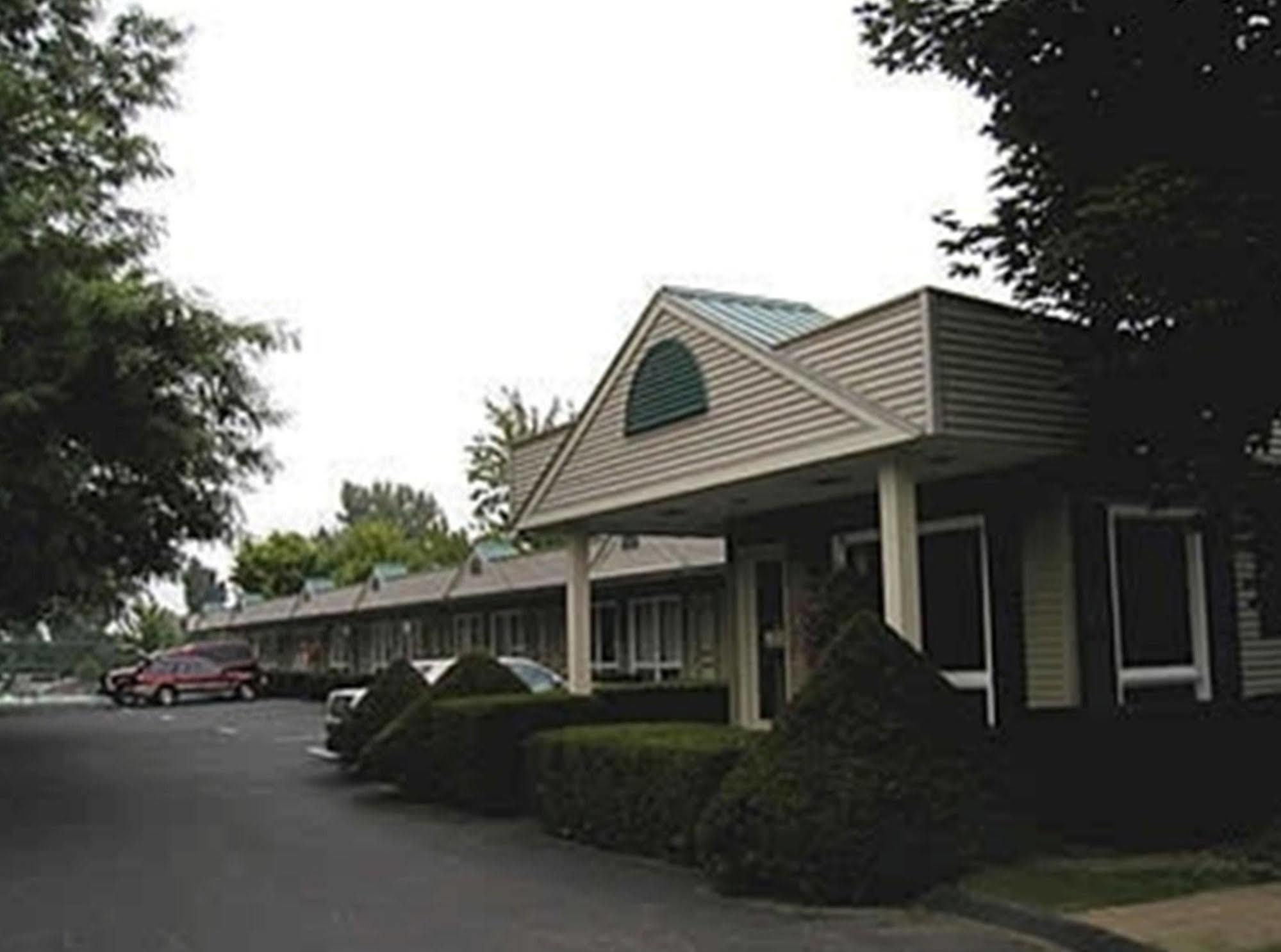 T-Bird Motor Inn 셜본 외부 사진